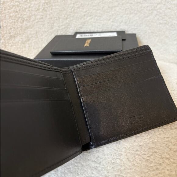 Versace Medusa Black Leather Wallet - Picture 6 of 8